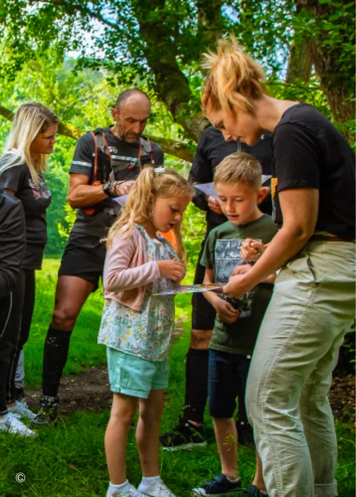 Balises & Baskets – Course d'orientation en famille